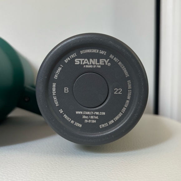 2 Stanley Tumblers 40oz & 30oz - Picture 6 of 7